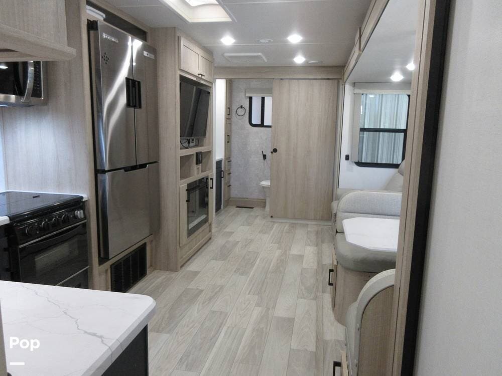 2024 Winnebago Voyage 2831RB - Used Travel Trailer For Sale by Pop RVs in Johnson City, Texas features Leveling Jacks, Awning, Slideout, Air Conditioning