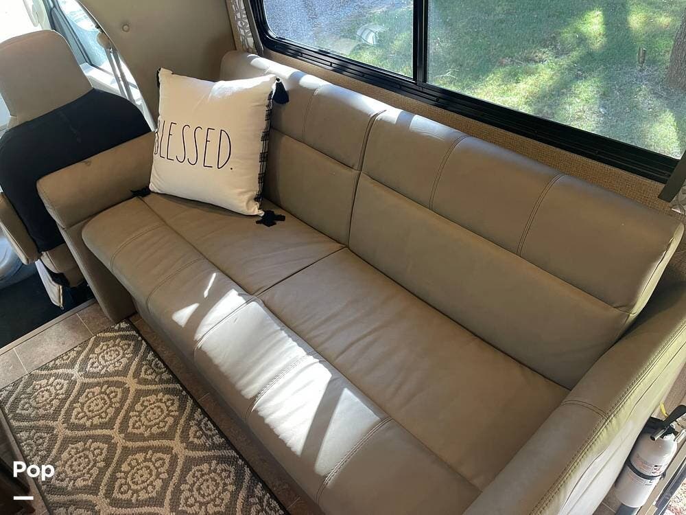 2019 Chateau 26B by Thor Motor Coach from Pop RVs in Pilot Point, Texas