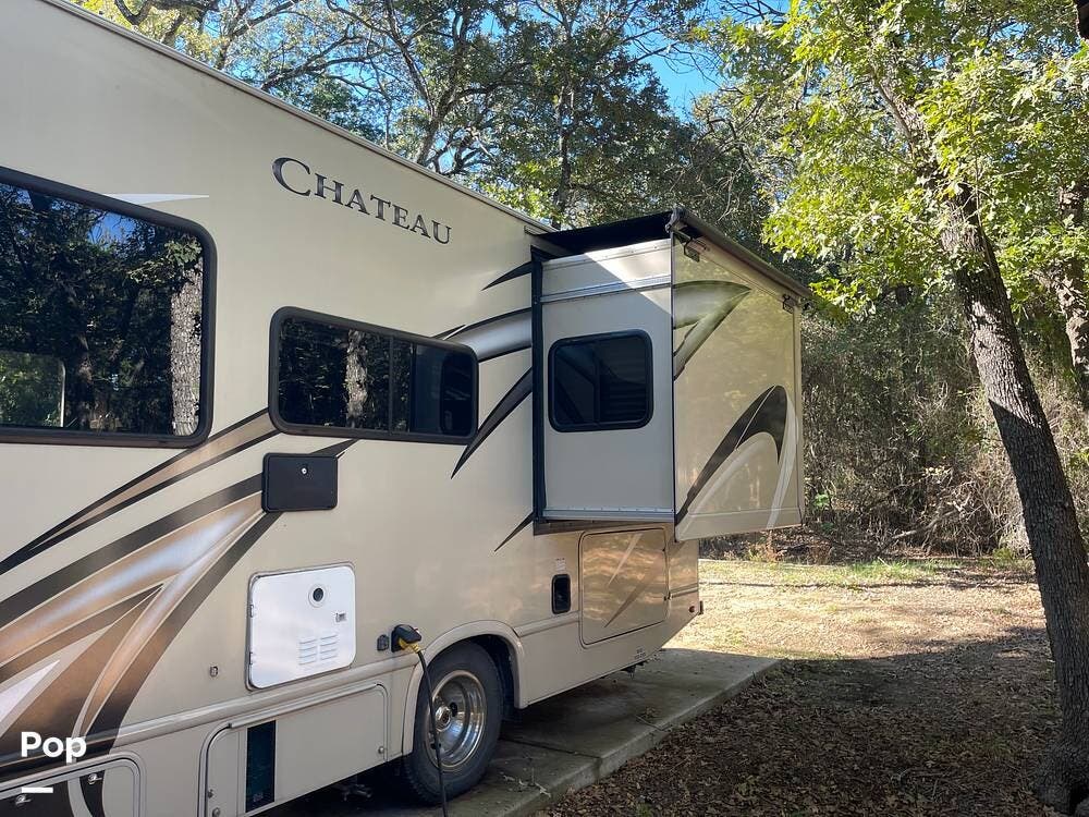 2019 Thor Motor Coach Chateau 26B - Used Class C For Sale by Pop RVs in Pilot Point, Texas features Leveling Jacks, Generator, Awning, Slideout, Air Conditioning