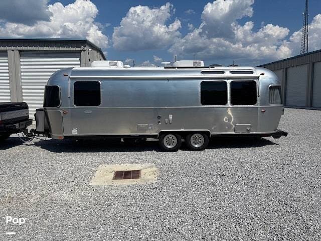 2025 Airstream Globetrotter 27FBQ - Used Travel Trailer For Sale by Pop RVs in Covington, Louisiana features Air Conditioning, Awning
