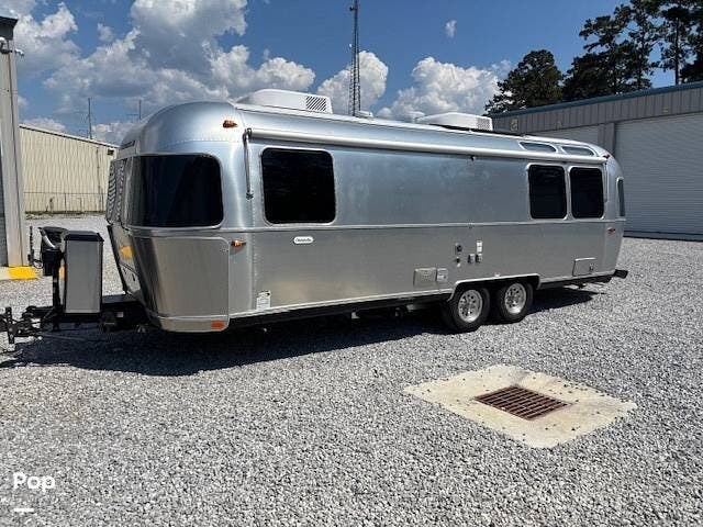 2025 Globetrotter 27FBQ by Airstream from Pop RVs in Covington, Louisiana