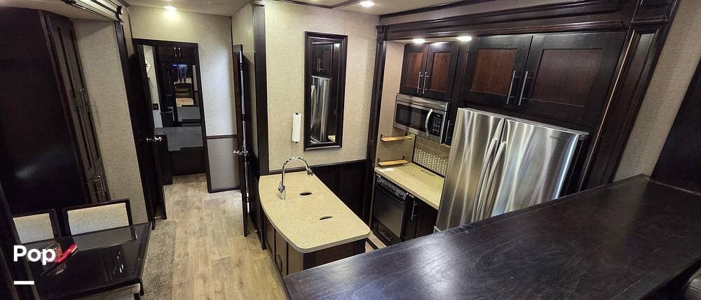 2017 Vanleigh Vilano 375FL - Used Fifth Wheel For Sale by Pop RVs in Nocona, Texas features Awning, Air Conditioning, Slideout, Leveling Jacks