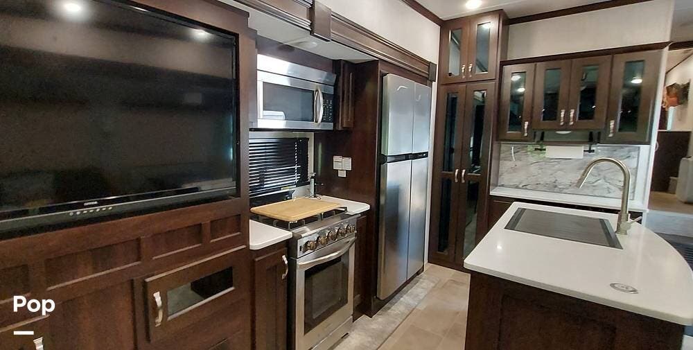 2021 Palomino Columbus 329DVC - Used Fifth Wheel For Sale by Pop RVs in Bangor, Maine features Awning, Leveling Jacks, Air Conditioning, Slideout
