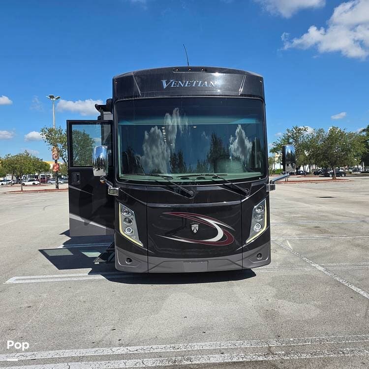 2021 Venetian B42 by Thor Motor Coach from Pop RVs in Miami, Florida