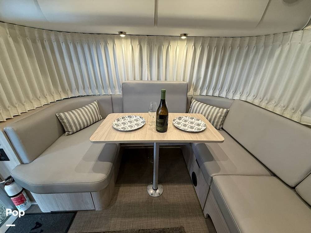 2022 Globetrotter 27FB by Airstream from Pop RVs in Corvallis, Oregon