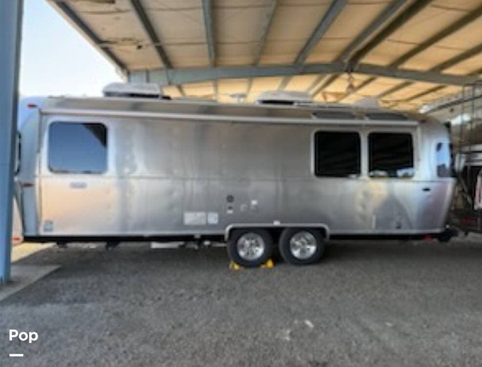 2022 Airstream Globetrotter 27FB - Used Travel Trailer For Sale by Pop RVs in Corvallis, Oregon features Awning, Air Conditioning