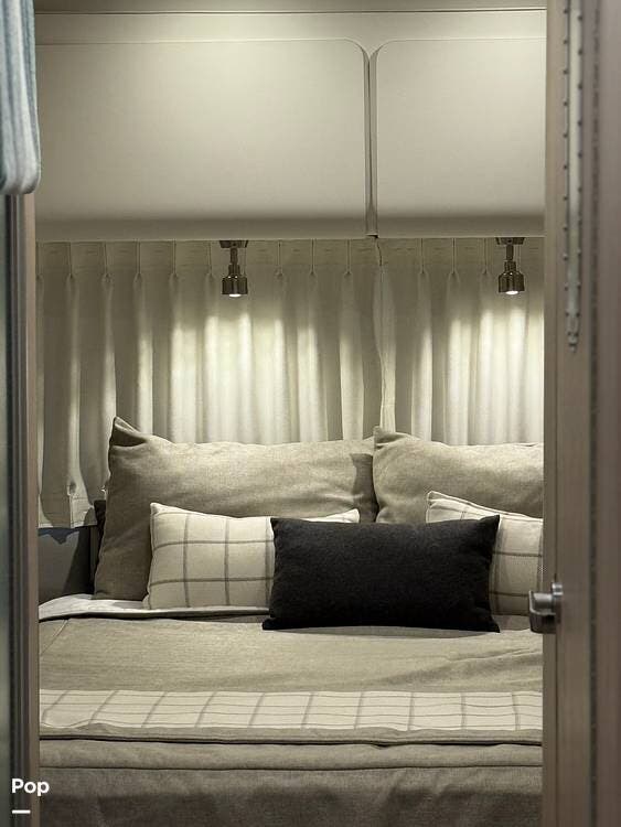 Used 2022 Airstream Globetrotter 27FB available in Corvallis, Oregon