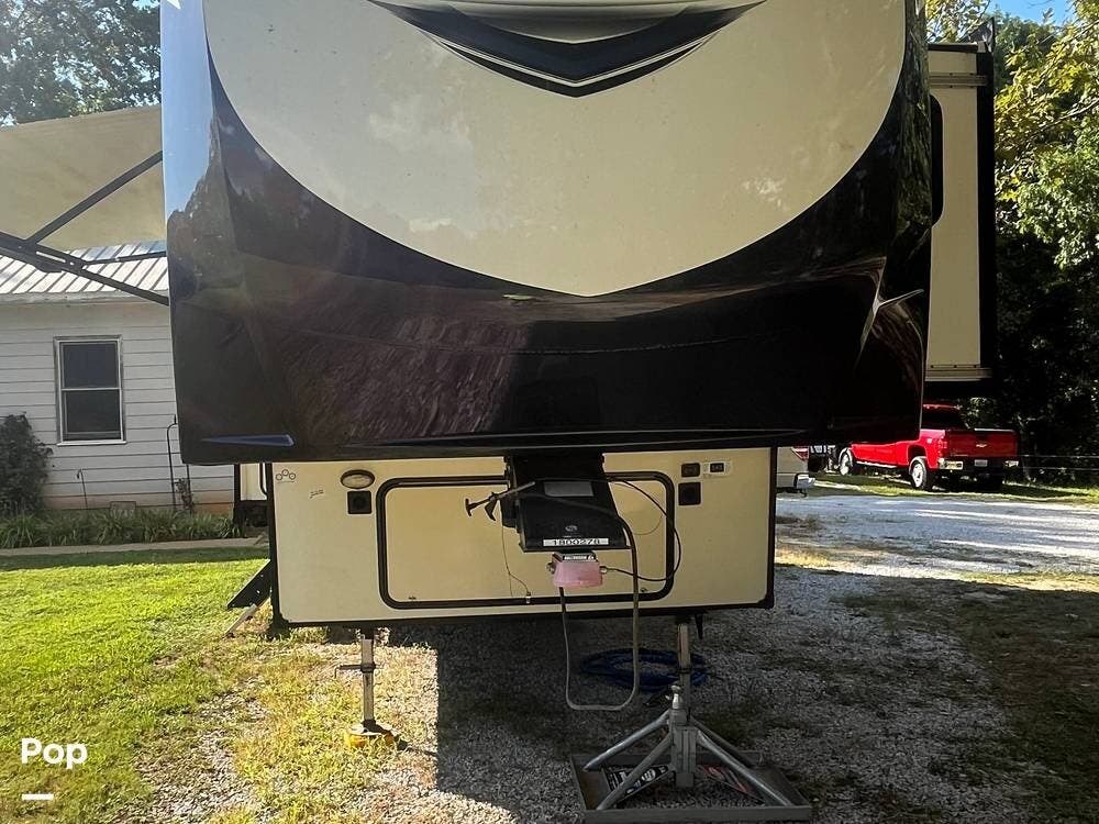 2021 Forest River Salem Hemisphere 286RL - Used Fifth Wheel For Sale by Pop RVs in Randolph, Mississippi features Air Conditioning, Awning, Slideout