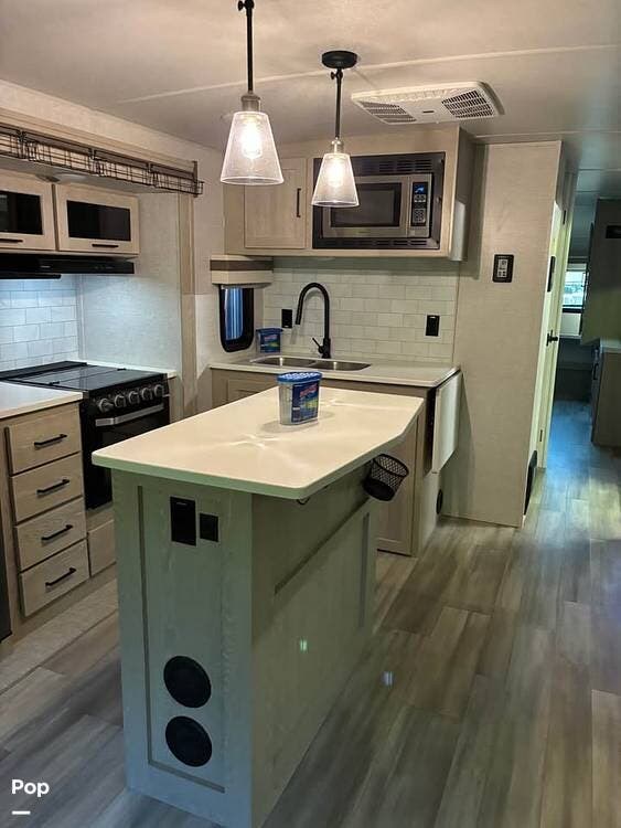 Used 2023 Rockwood Ultra-Lite 2906BS available in Mcminnville, Oregon