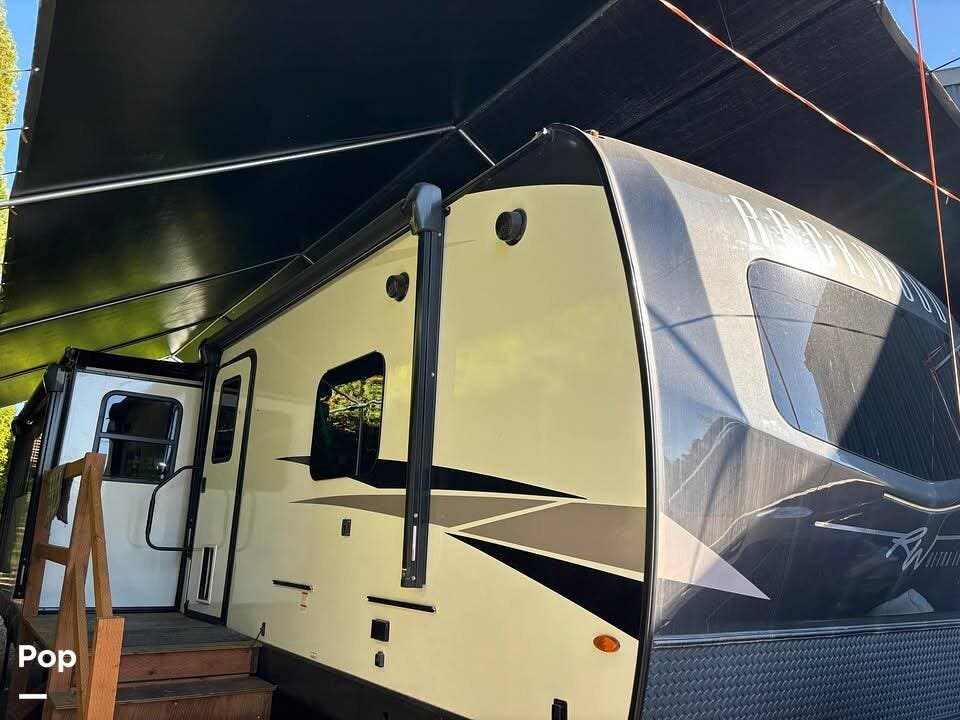2023 Rockwood Ultra-Lite 2906BS - Used Travel Trailer For Sale by Pop RVs in Mcminnville, Oregon features Awning, Air Conditioning, Slideout, Leveling Jacks