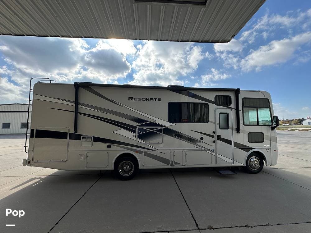 2024 Thor America Resonate 29D - Used Class A For Sale by Pop RVs in Allen, Texas features Air Conditioning, Slideout, Generator, Awning