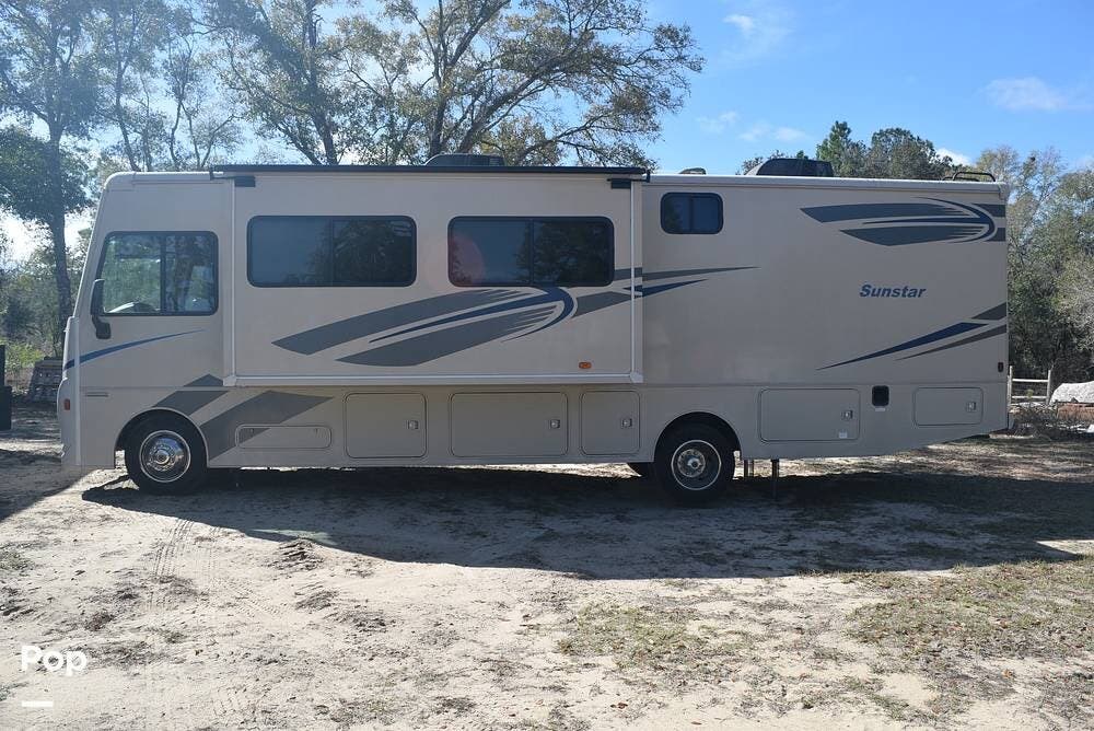 2017 Winnebago Sunstar 32YE - Used Class A For Sale by Pop RVs in Caryville, Florida features Generator, Slideout, Leveling Jacks, Awning, Air Conditioning