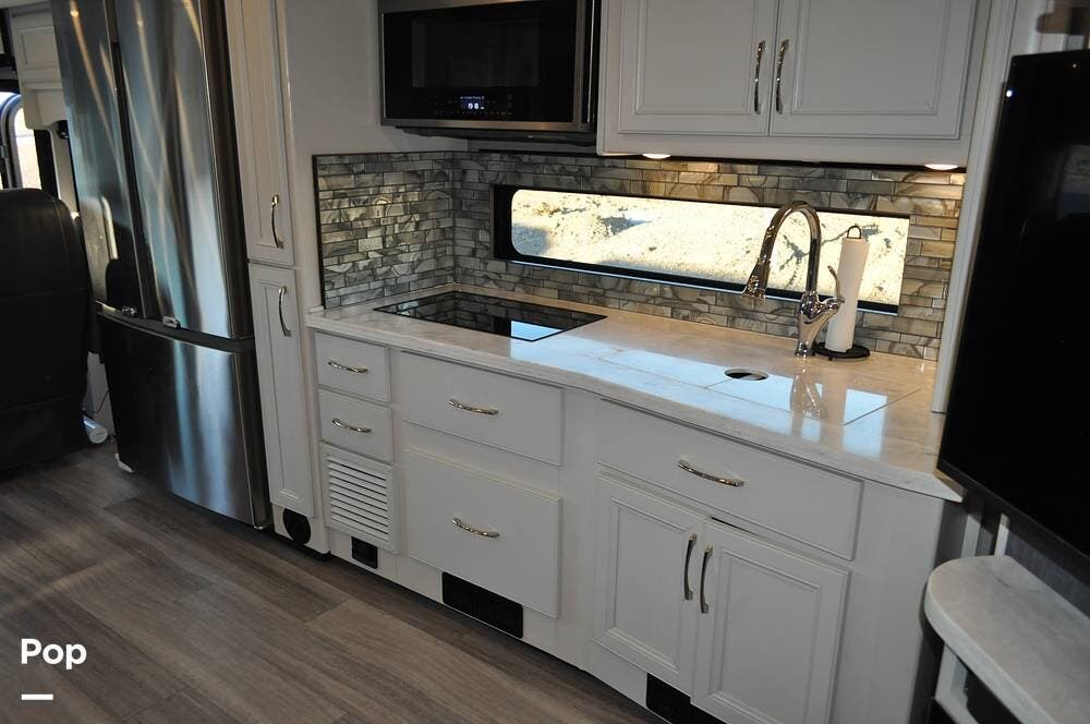 2022 Navigator 38N by Holiday Rambler from Pop RVs in Lake Havasu City, Arizona