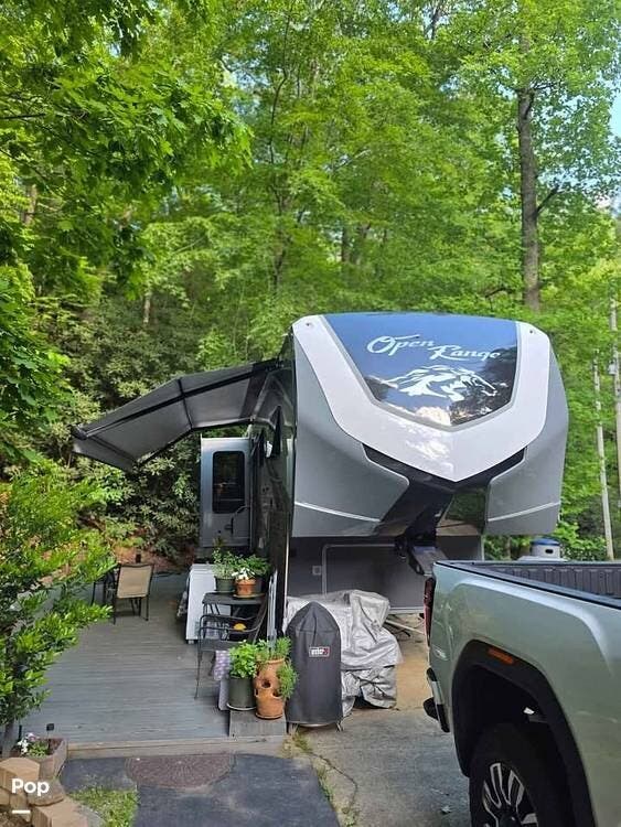 2018 Highland Ridge Open Range 3X384RLS - Used Fifth Wheel For Sale by Pop RVs in Taylorsville, North Carolina features Air Conditioning, Slideout, Leveling Jacks, Awning