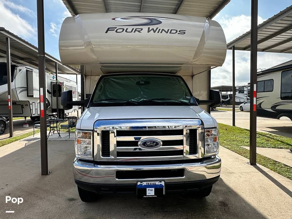2020 Thor Motor Coach Four Winds 31E - Used Class C For Sale by Pop RVs in Katy, Texas features Awning, Air Conditioning, Generator, Slideout, Leveling Jacks