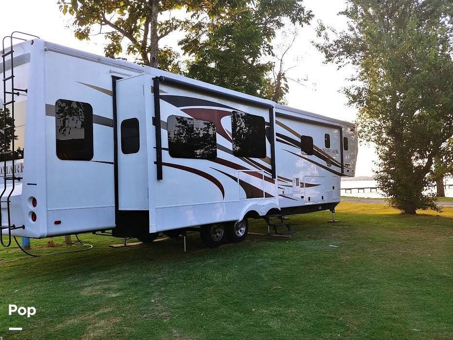 2016 Heartland Landmark Newport 365 - Used Fifth Wheel For Sale by Pop RVs in Kenton, Ohio features Slideout, Awning, Leveling Jacks, Air Conditioning