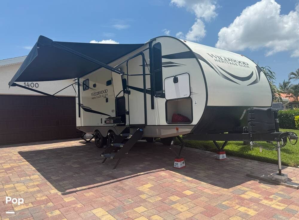 Used 2023 Forest River Heritage Glen 20BHHL available in Saint Petersburg, Florida