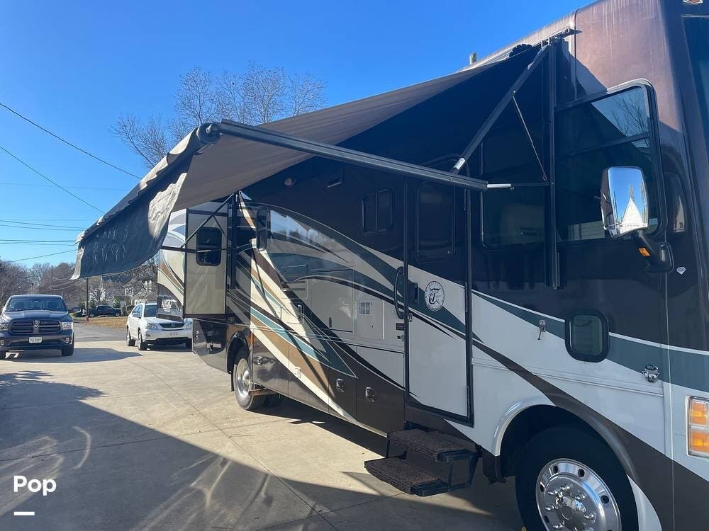 2014 Tiffin Allegro 31SA - Used Class A For Sale by Pop RVs in Onancock, Virginia features Slideout, Air Conditioning, Leveling Jacks, Generator, Awning