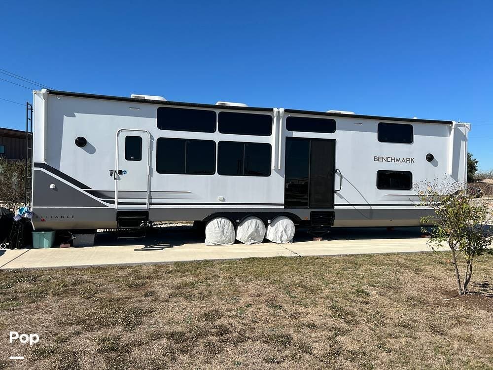 2025 Alliance RV Benchmark 44LFT - Used Travel Trailer For Sale by Pop RVs in Kyle, Texas features Awning, Air Conditioning, Slideout, Leveling Jacks