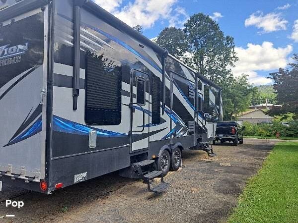 2015 Keystone Fuzion Chrome FZ345 - Used Toy Hauler For Sale by Pop RVs in Mountain City, Tennessee features Air Conditioning, Slideout, Generator, Awning, Leveling Jacks