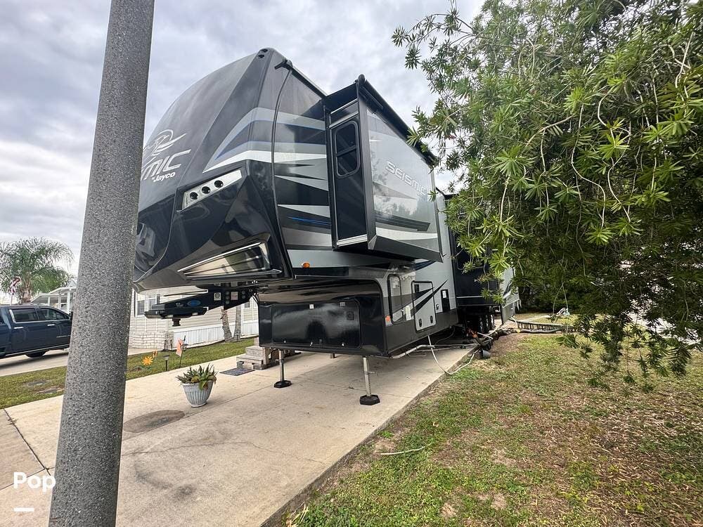 2019 Jayco Seismic 4212 - Used Toy Hauler For Sale by Pop RVs in Zephyrhills, Florida features Awning, Leveling Jacks, Slideout, Air Conditioning, Generator