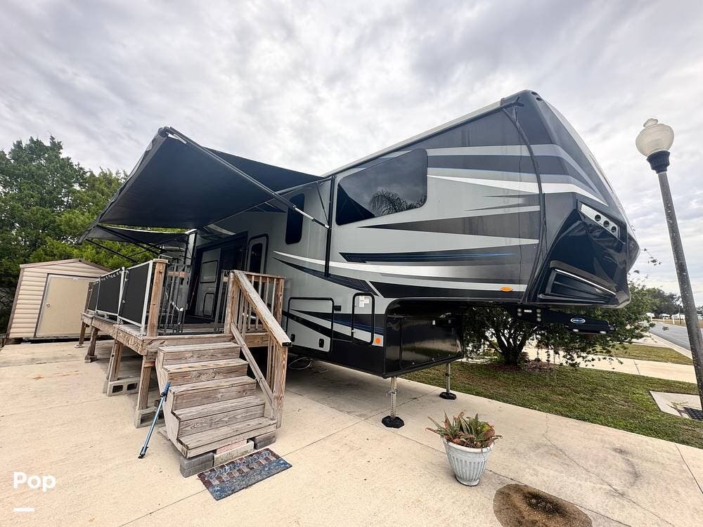 2019 Jayco Seismic 4212 - Used Toy Hauler For Sale by Pop RVs in Zephyrhills, Florida features Leveling Jacks, Generator, Slideout, Awning, Air Conditioning
