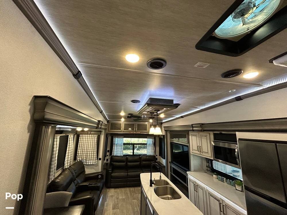 2021 Keystone Montana 3230CK - Used Fifth Wheel For Sale by Pop RVs in Chiefland, Florida features Awning, Air Conditioning, Slideout