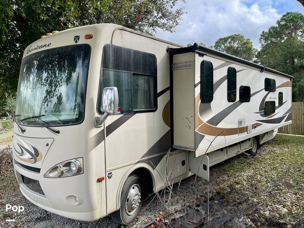 2016 Thor Motor Coach Hurricane 34J - Used Class A For Sale by Pop RVs in Vero Beach, Florida features Awning, Slideout, Leveling Jacks, Generator, Air Conditioning