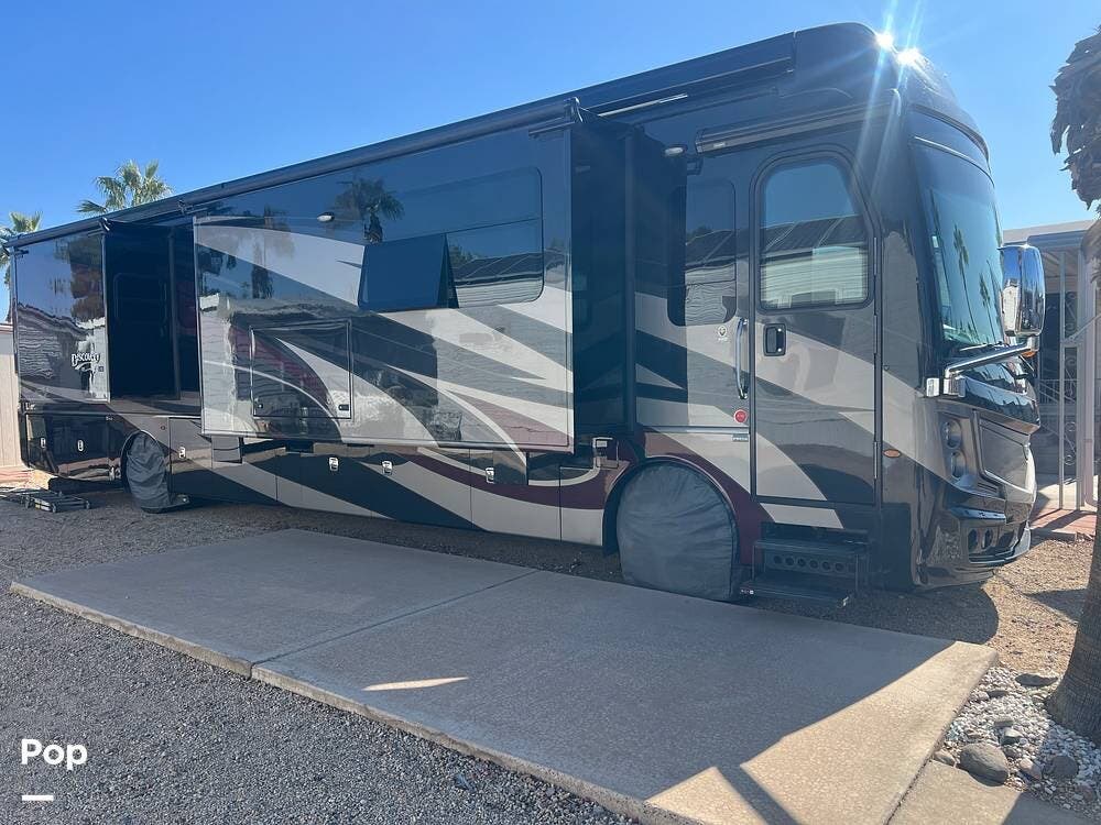 2019 Fleetwood Discovery LXE 40D - Used Diesel Pusher For Sale by Pop RVs in Surprise, Arizona features Leveling Jacks, Air Conditioning, Awning, Slideout, Generator