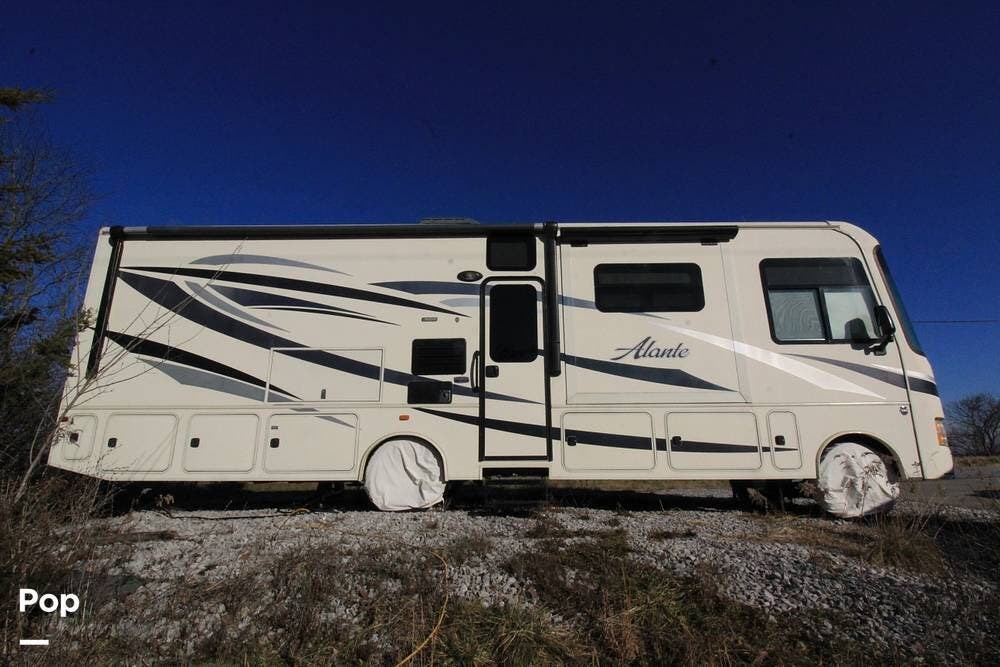 2016 Jayco Alante 32N - Used Class A For Sale by Pop RVs in Alexandria, Kentucky features Leveling Jacks, Generator, Slideout, Air Conditioning, Awning