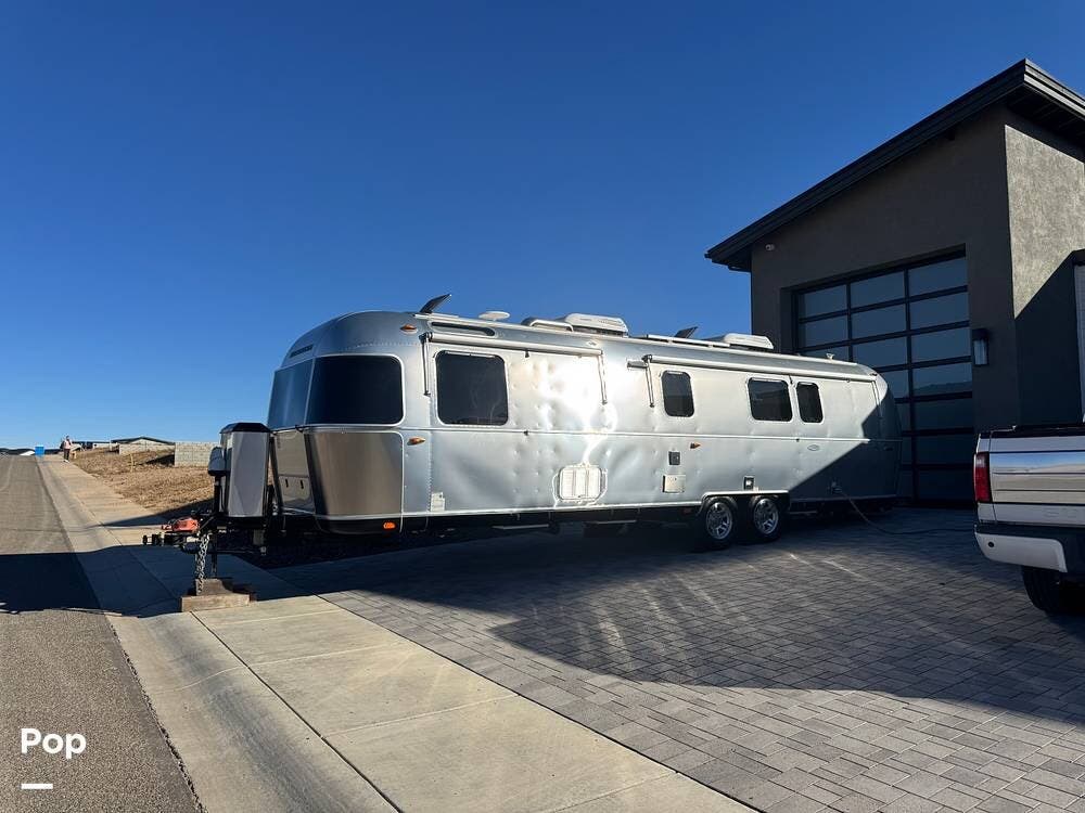 2018 Classic 33FB by Airstream from Pop RVs in Prescott Valley, Arizona