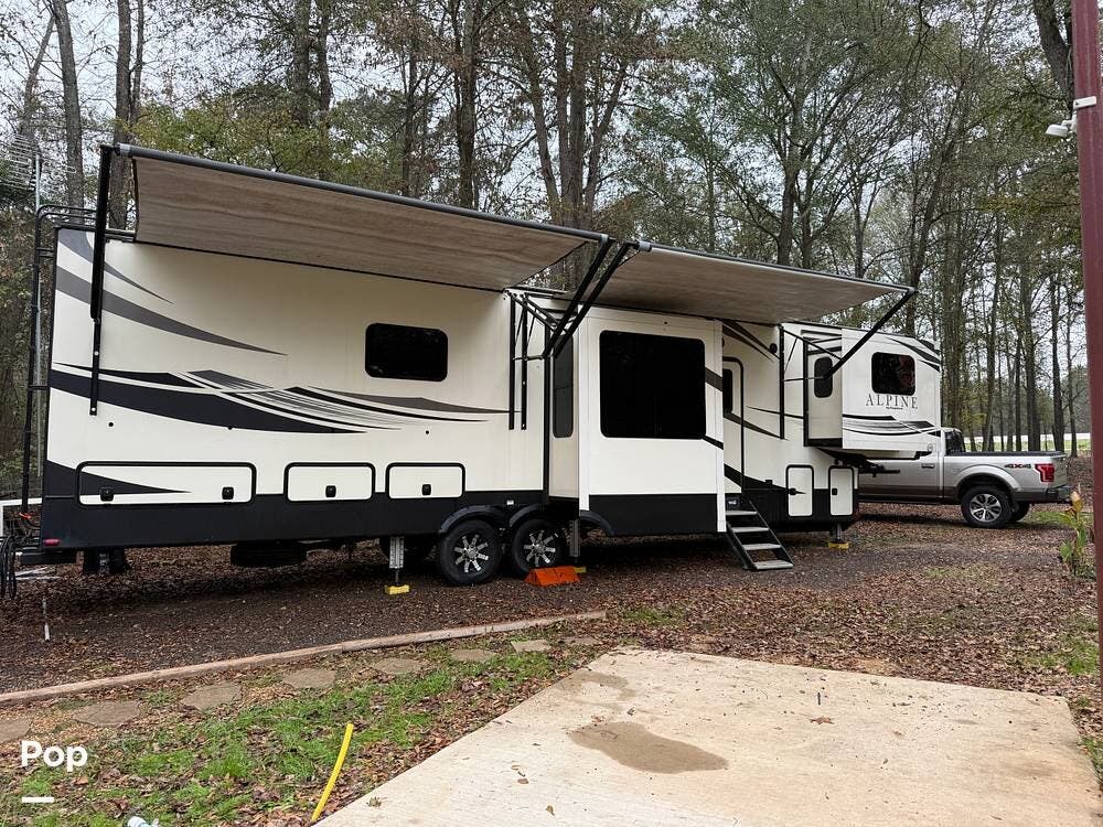 2019 Alpine 3700FL by Keystone from Pop RVs in Winona, Texas
