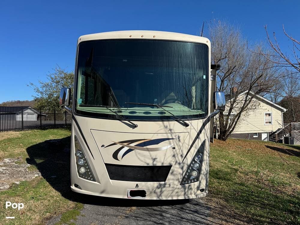 2017 Thor Motor Coach Windsport 34F - Used Class A For Sale by Pop RVs in Kingsport, Tennessee features Leveling Jacks, Slideout, Generator, Air Conditioning