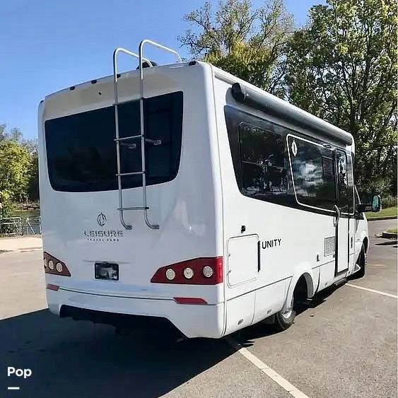 2018 Leisure Travel Unity U24TB - Used Class C For Sale by Pop RVs in Northfield, Illinois features Awning, Air Conditioning