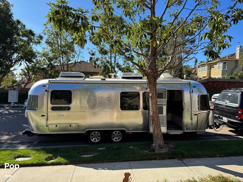 2021 Flying Cloud 28RB Twin by Airstream from Pop RVs in Carlsbad, California