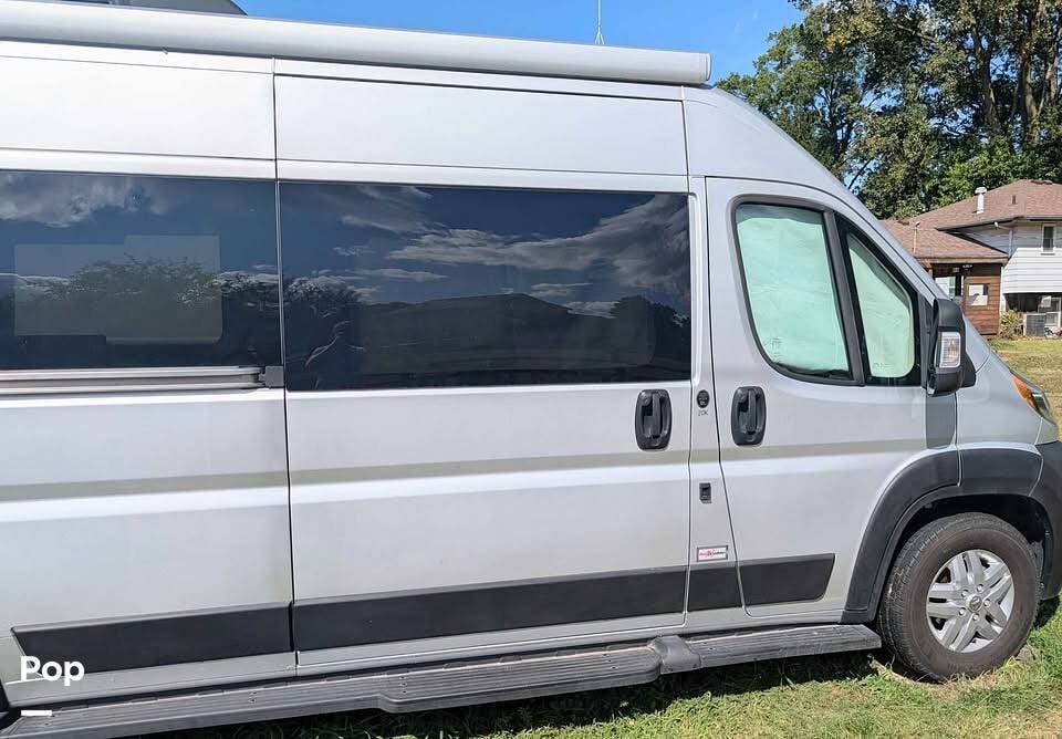 2022 Thor Motor Coach Tellaro 20K - Used Class B For Sale by Pop RVs in Lambertville, Michigan features Air Conditioning, Generator, Awning