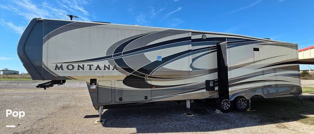 2018 Keystone Montana 3811MS - Used Fifth Wheel For Sale by Pop RVs in Alvarado, Texas features Slideout, Awning, Leveling Jacks, Air Conditioning