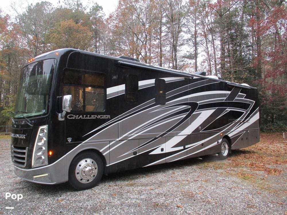 2022 Thor Motor Coach Challenger 37DS - Used Class A For Sale by Pop RVs in Harbeson, Delaware features Air Conditioning, Leveling Jacks, Slideout, Generator, Awning