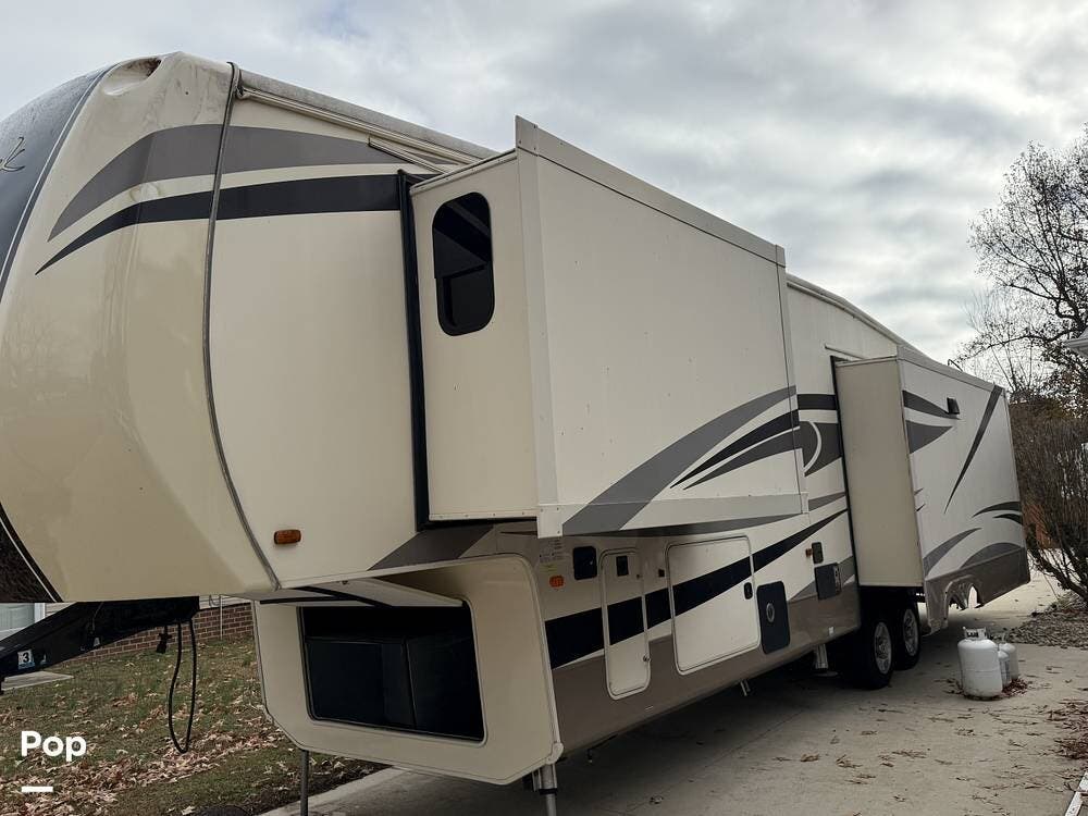 2017 Forest River Cedar Creek Champagne 38EL - Used Fifth Wheel For Sale by Pop RVs in Moyock, North Carolina features Awning, Leveling Jacks, Slideout, Air Conditioning