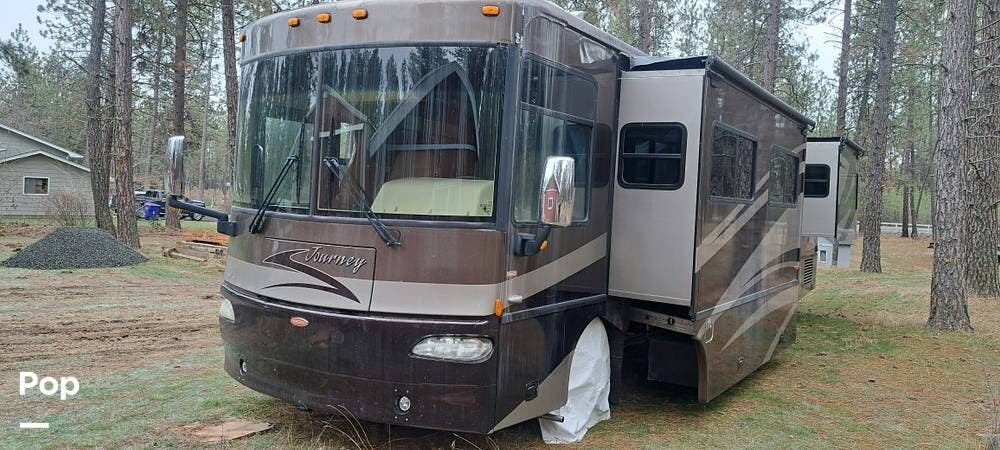2007 Winnebago Journey 39K - Used Diesel Pusher For Sale by Pop RVs in Cheney, Washington features Awning, Air Conditioning, Generator, Slideout, Leveling Jacks