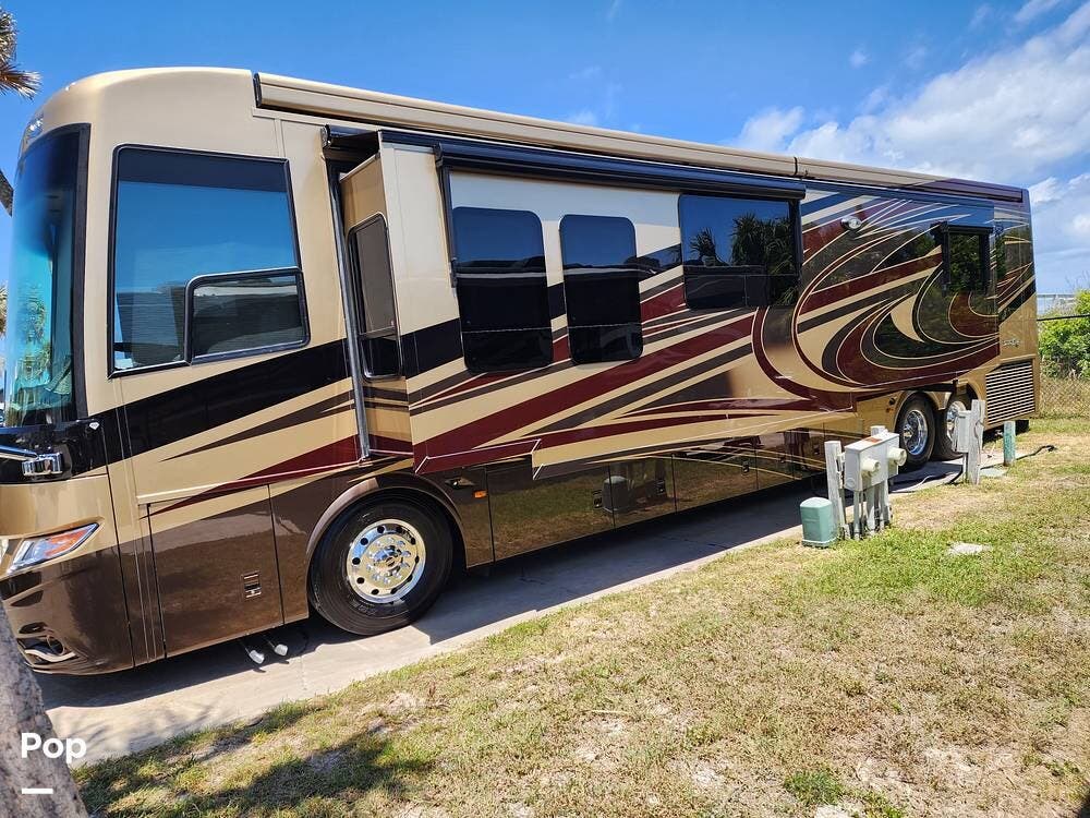 2015 Newmar London Aire 4553 - Used Diesel Pusher For Sale by Pop RVs in Genoa, Wisconsin features Air Conditioning, Generator, Slideout, Awning, Leveling Jacks