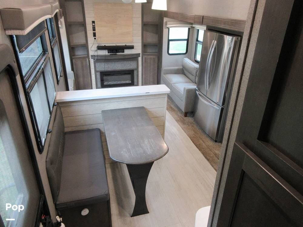 2021 Rockwood Signature 8298KS - Used Fifth Wheel For Sale by Pop RVs in Bastrop, Texas features Awning, Air Conditioning, Slideout, Leveling Jacks