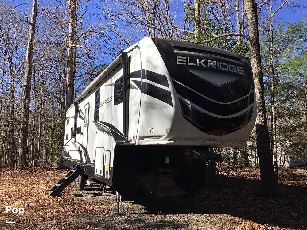 2022 Heartland ElkRidge 33BHS - Used Fifth Wheel For Sale by Pop RVs in Mineral, Virginia features Slideout, Air Conditioning, Awning, Leveling Jacks