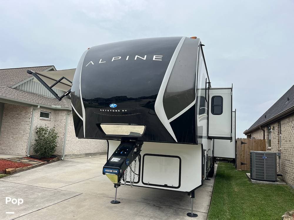 2024 Keystone Alpine 3910RK - Used Fifth Wheel For Sale by Pop RVs in Deer Park, Texas features Leveling Jacks, Air Conditioning, Slideout, Awning