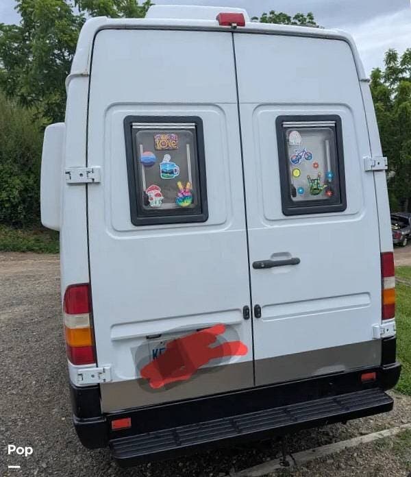 2006 Gulf Stream Vista Cruiser G24 - Used Class B For Sale by Pop RVs in Canton, North Carolina features Awning, Air Conditioning, Generator