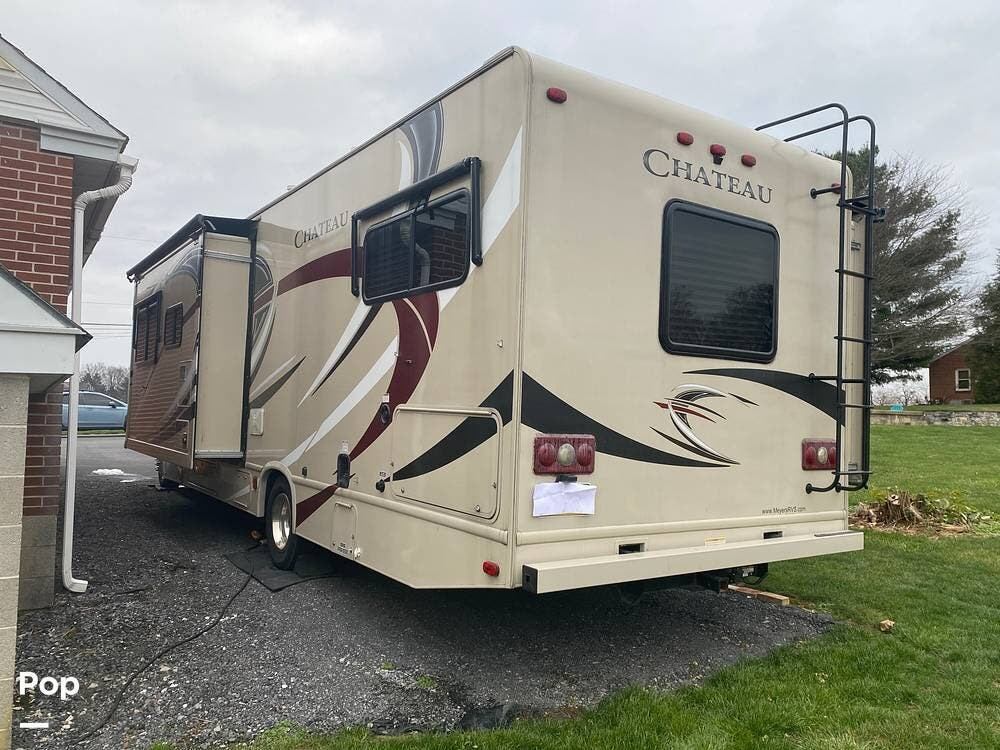 2017 Thor Motor Coach Chateau 30D - Used Class C For Sale by Pop RVs in Marietta, Pennsylvania features Air Conditioning, Awning, Slideout, Generator