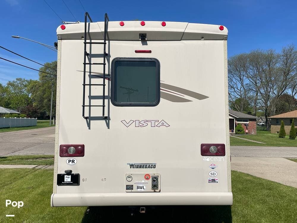Used 2017 Winnebago Vista 31BE available in Utica, Michigan
