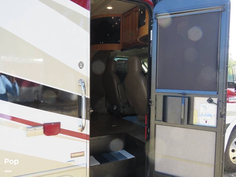 Used 2014 Itasca Cambria 27K available in Ocala, Florida