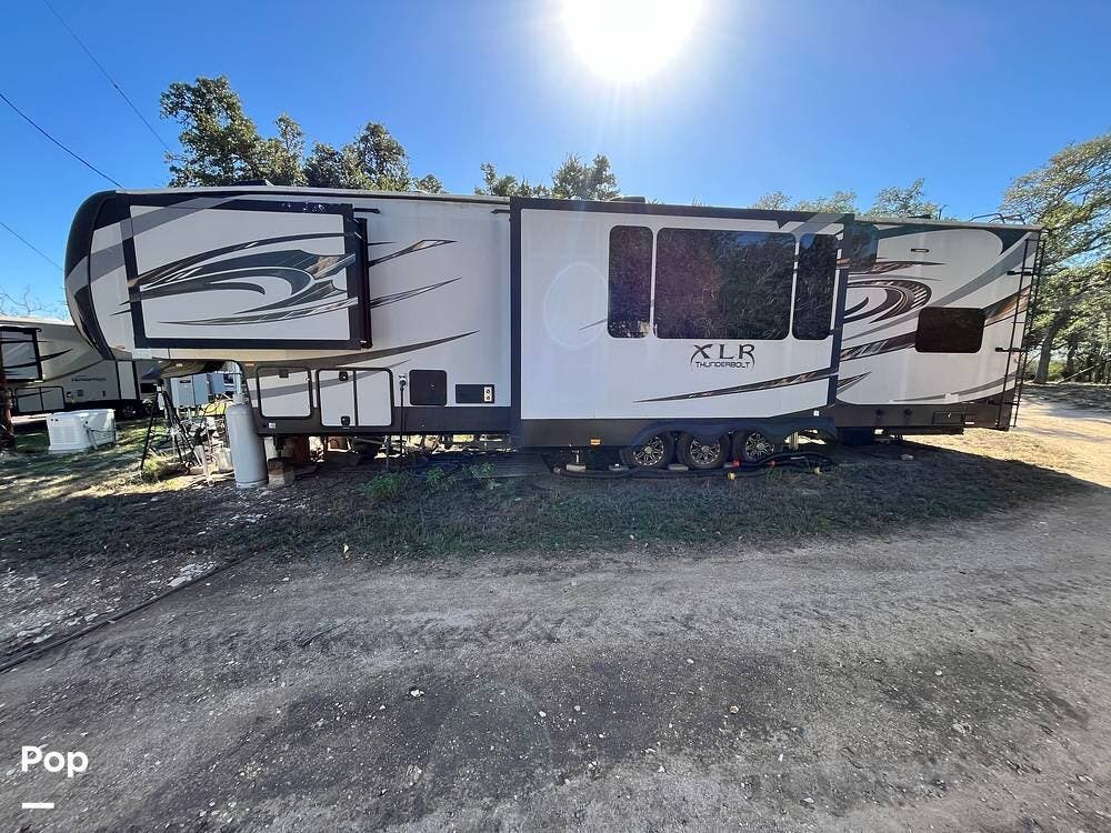 2017 Forest River XLR Thunderbolt  420AMP - Used Toy Hauler For Sale by Pop RVs in Blanco, Texas features Slideout, Leveling Jacks, Air Conditioning, Awning, Generator