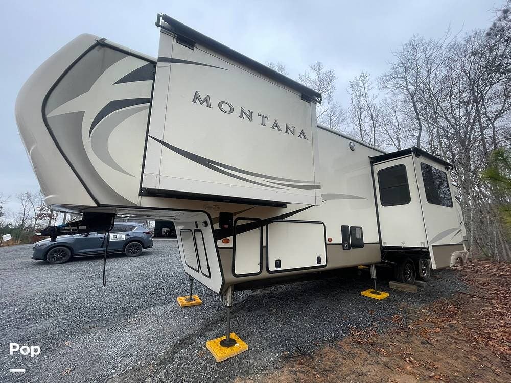2018 Keystone Montana 3700LK - Used Fifth Wheel For Sale by Pop RVs in Ellijay, Georgia features Slideout, Leveling Jacks, Air Conditioning, Awning